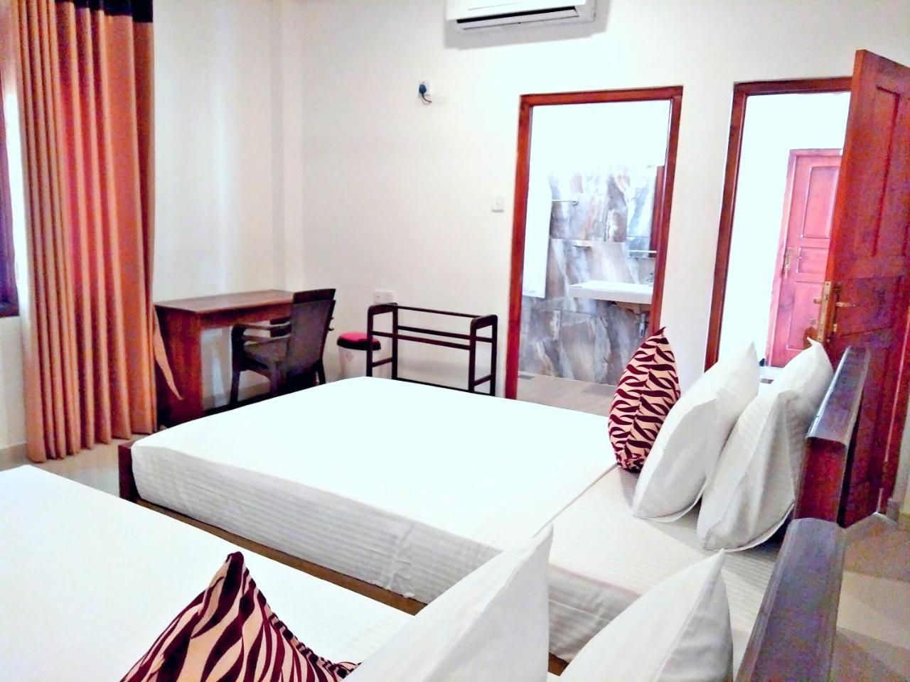 Ocean Bay Surf Resort Weligama Exteriér fotografie